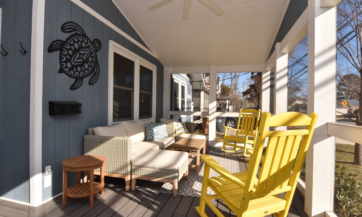 Country Club Estates House | Downtown Rehoboth Beach Easy Walk to Beach Porch