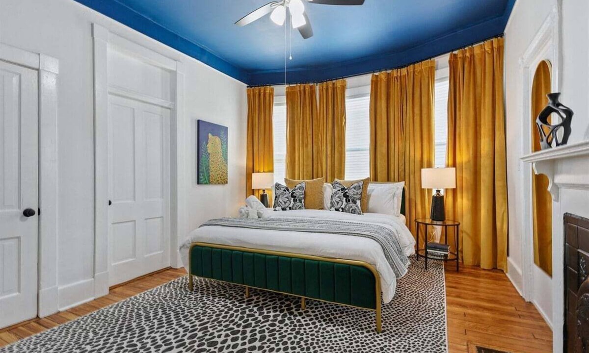 Dixon Park House | Downtown Savannah I Walk to Forsyth Park | Dogs OK l Sleeps 5