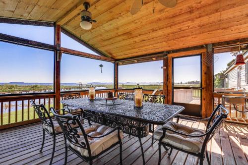 Highland House | Dreamy Home on Lake Istokpoga w/Dock + Views!