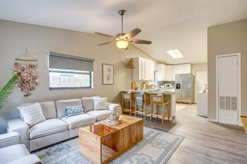 Palm Harbor House | Dtwn Palm Harbor Condo: Walk to Water!