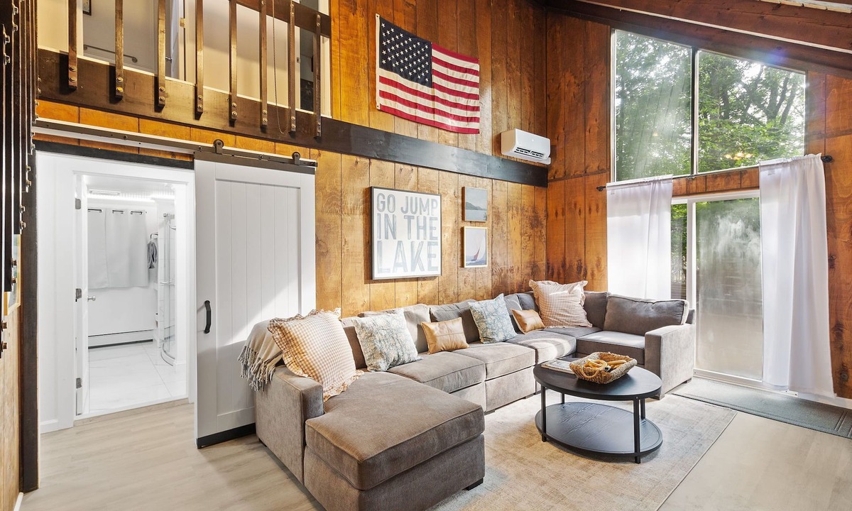 Sybertsville House | Eagle Rock Resort - Just a short walk to the beach!