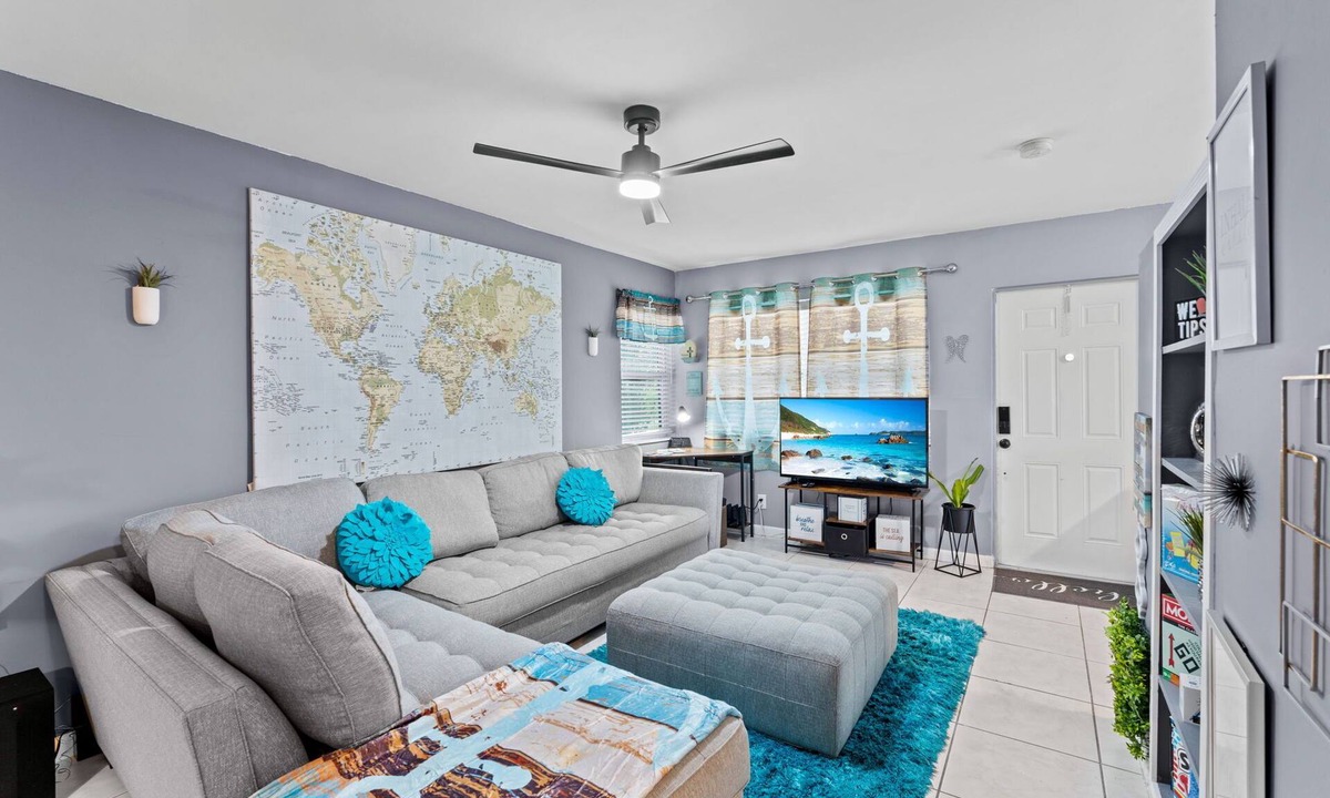 Riviera Beach Apartment | East by Singer and Peanut Island Beaches~Traveler's Delight