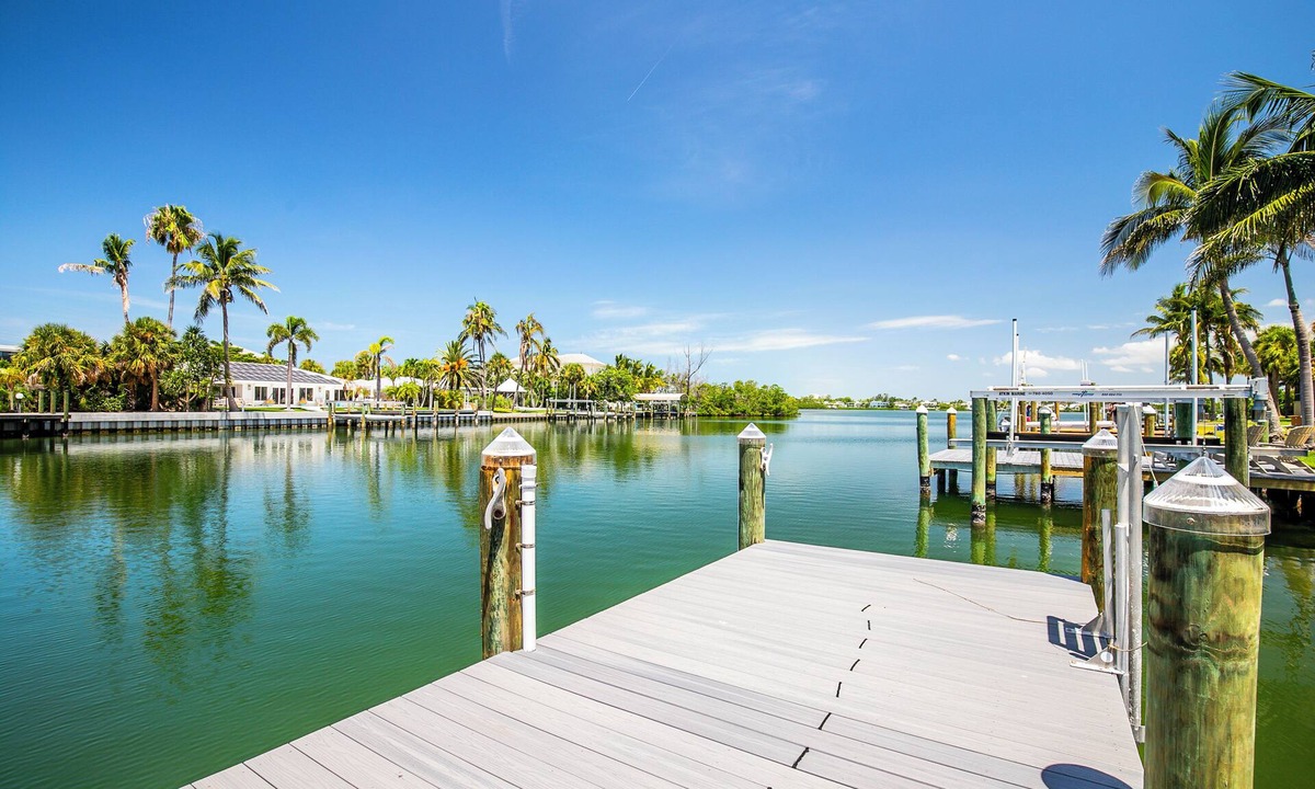 Saint Armands Key House | Edgewater Escape - 454 “Lido Key”