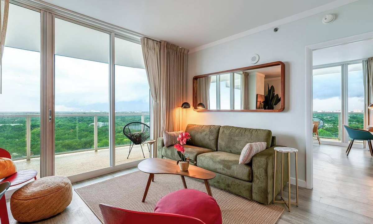 Coconut Grove Condo | Elegant 2BR Condo at Hotel Arya | Full Kitchen, Wraparound Views, Washer/Dryer, 2 Parking Spots