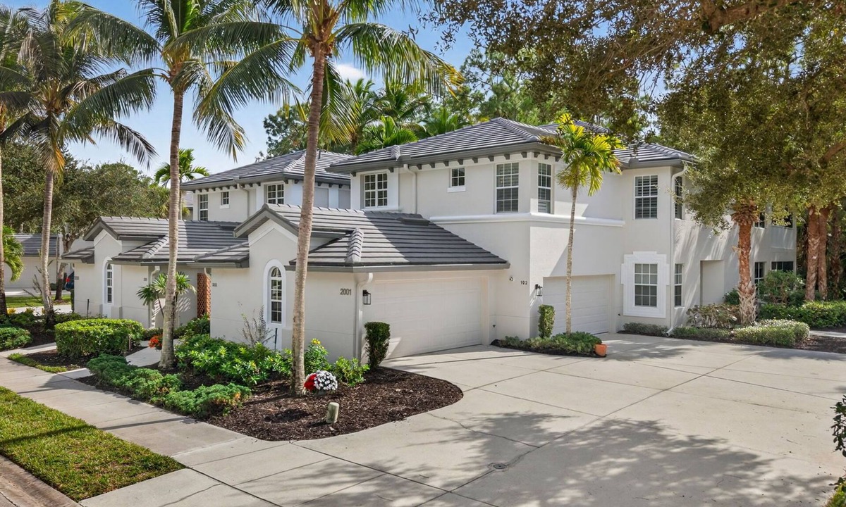Naples Condo | ELEGANT COASTAL GETAWAY WITH ENDLESS AMENITIES