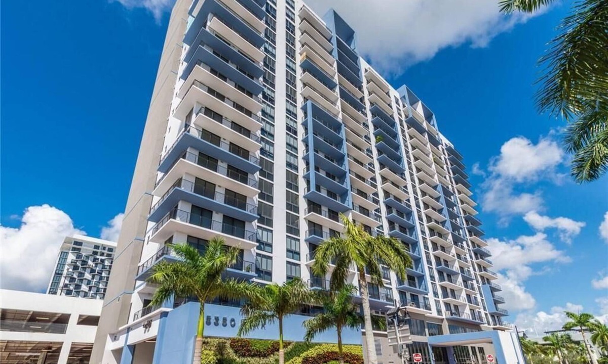 Doral Condo | Elegant Doral Escape: Spacious Luxury