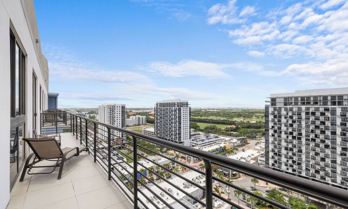 Doral Condo | Elegant Doral Living: 3BR, 3 Baths