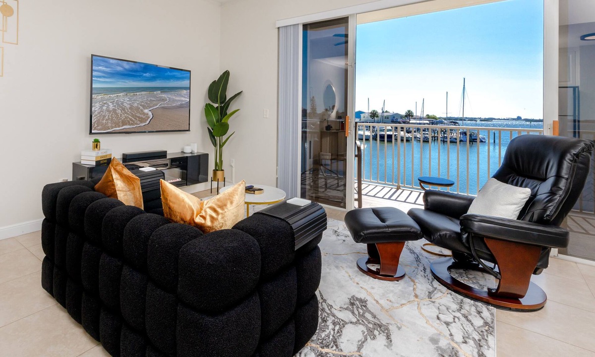 St. Petersburg Resort | Elegant Waterfront Place for Two/Boca Ciega Resort