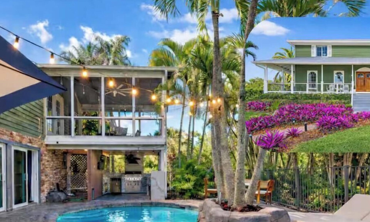 Biggar House | Elite Living, Kayak Joy Pool, Outdoor Kitchen!