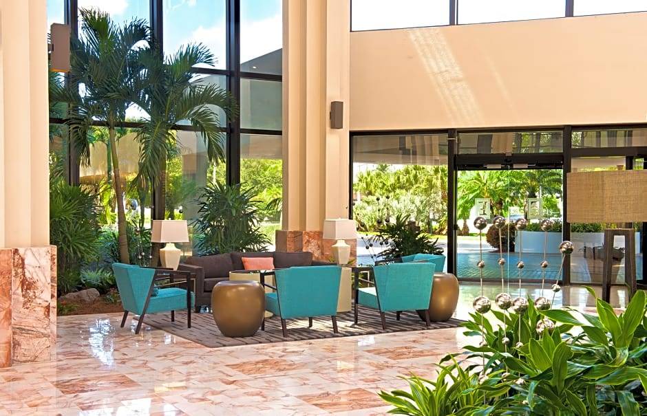 Palm Beach Gardens Hotel | Embassy Suites by Hilton Palm Beach Gardens PGA Boulevard