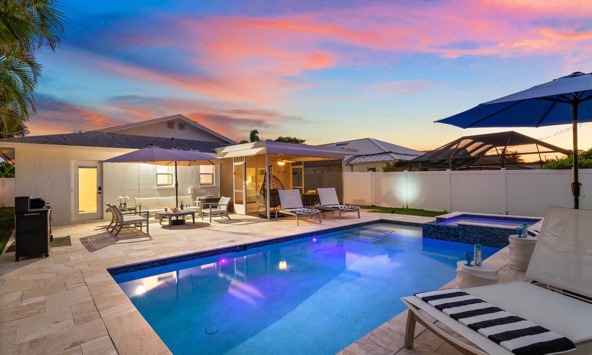 Naples Park House | 🌴 Endless Paradise | New Salt Pool & Spa Vanderbilt Beach