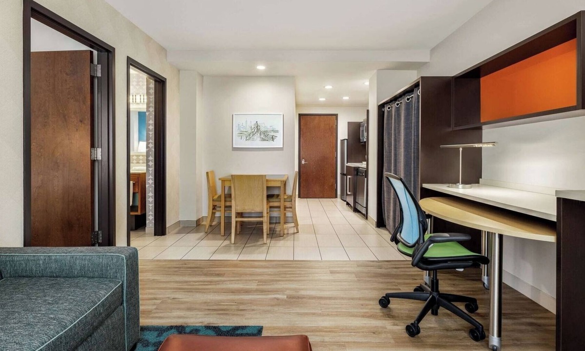 Queens Hotel | Energizing 1-Bedroom King Suite w/Modern Furnishings & a Spacious Relaxing Area