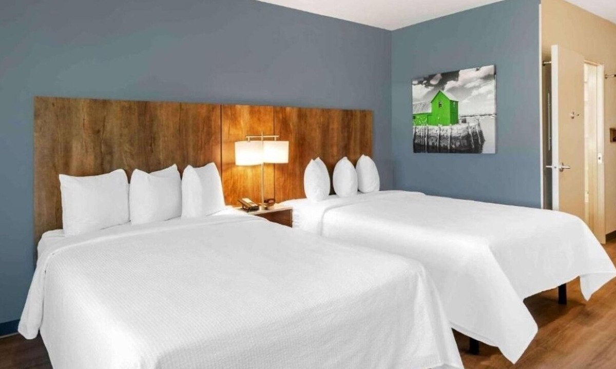 Biggar Hotel | Enjoy Roomy Accommodations Near Edison Ford Winter Estates – 3 Units