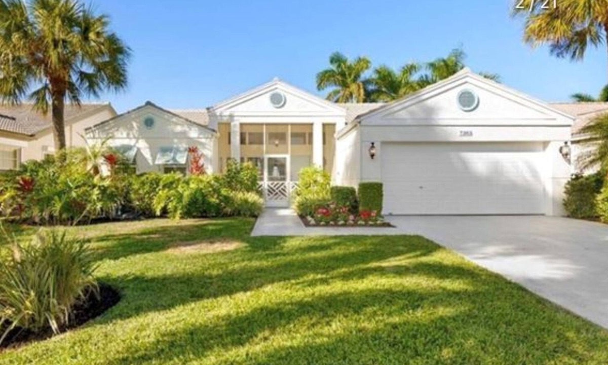 North Naples House | Enjoy stunning sunsets in this prime North Naples location-8 min from the beach