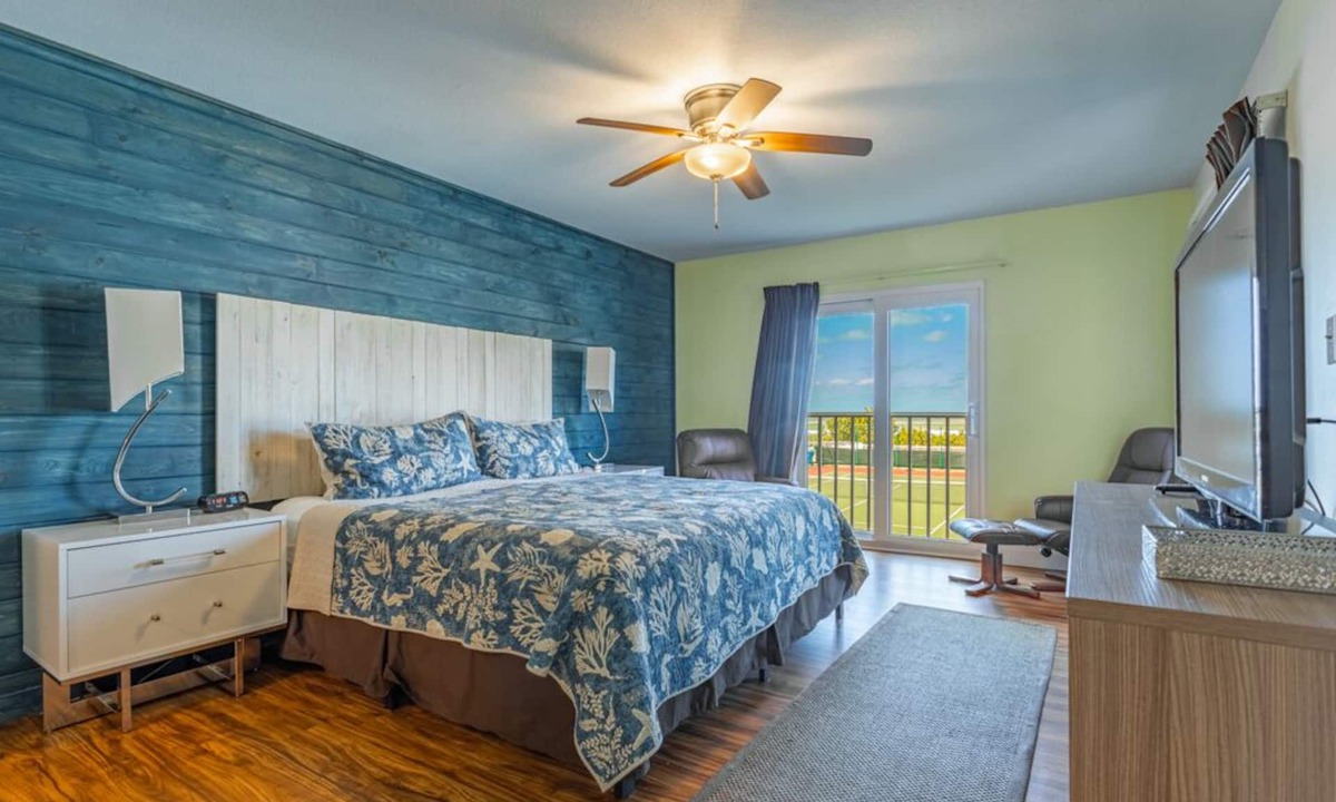 Indian Rocks Beach Condo | ENJOY SUN, SAND AND FUN MEMORIES! STEPS FROM THE BEACH WITH EVERYTHING YOU NEED!