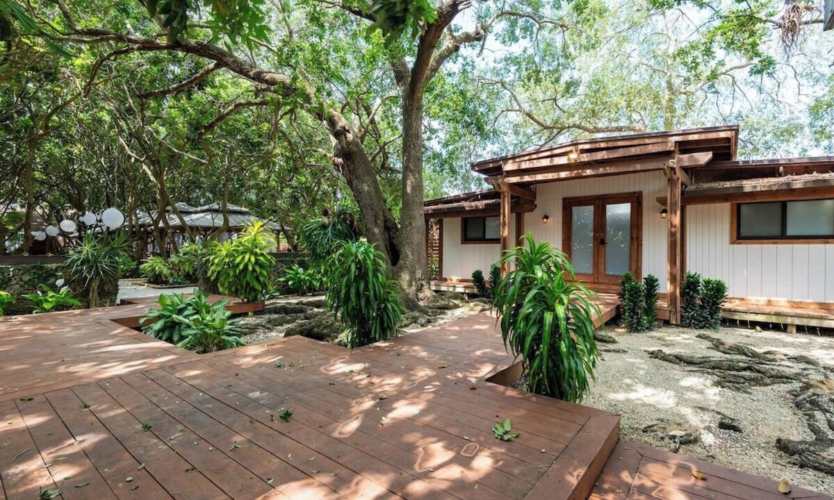 Homestead House | Escape the routine and stay in our private, air-conditioned cabin
