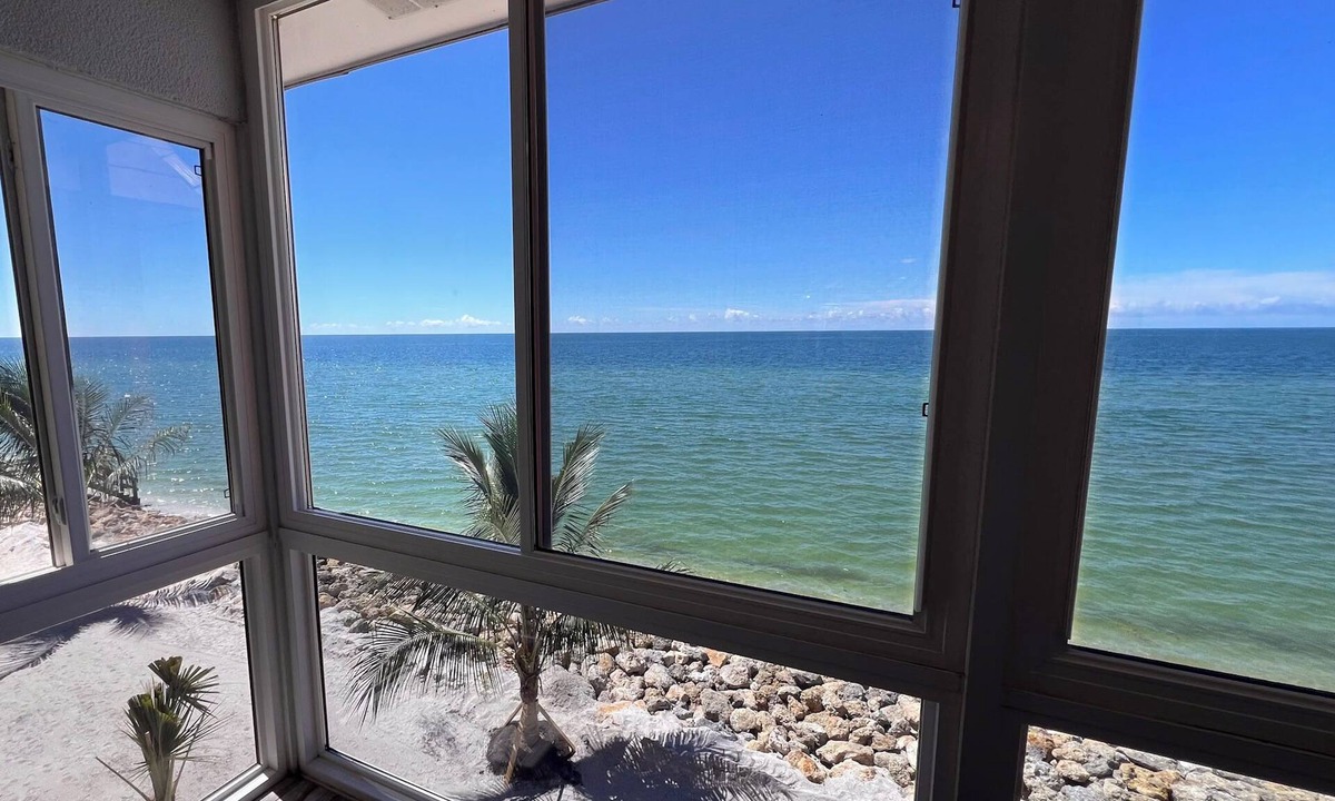 Siesta Key Condo | Escape to the Gulf – Prime Beachfront Location