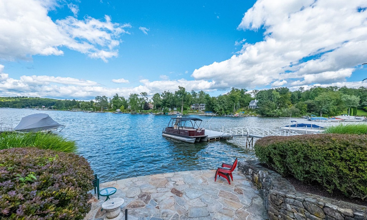Danbury House | Exceptional Beauty On The Water! Candlewood Lake - Danbury, CT