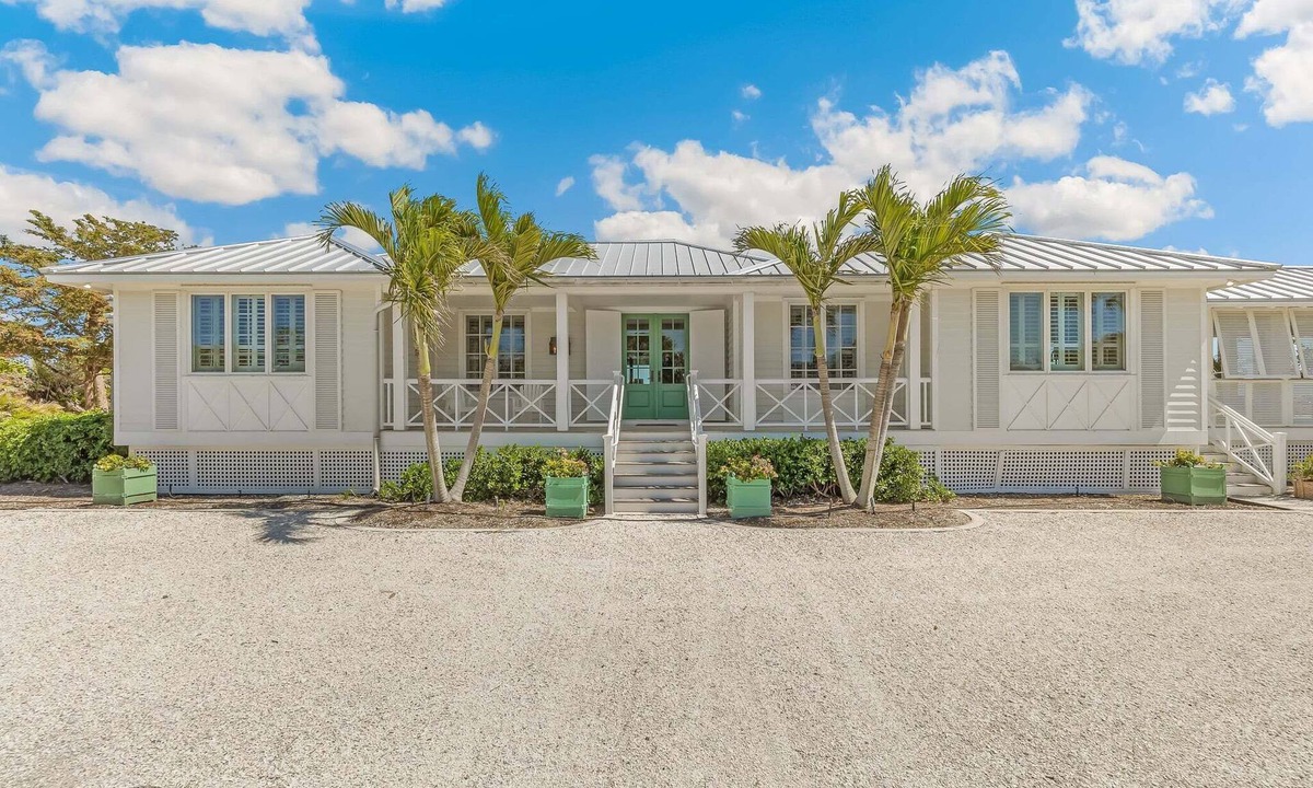 Boca Grande House | Experience luxury at this spacious 4-bedroom waterfront home in Boca Grande.