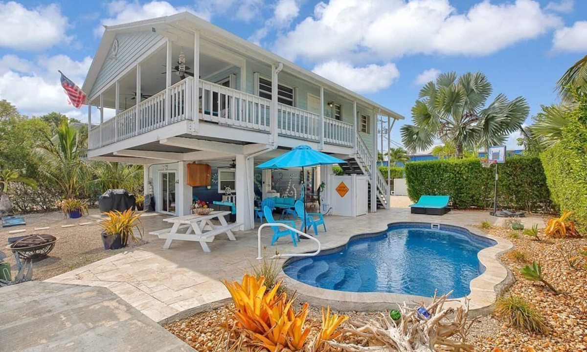Sunshine Estates House | Experience the relaxing vibe at Heavens Reel, a spacious 3-bedroom canal home in Tavernier.