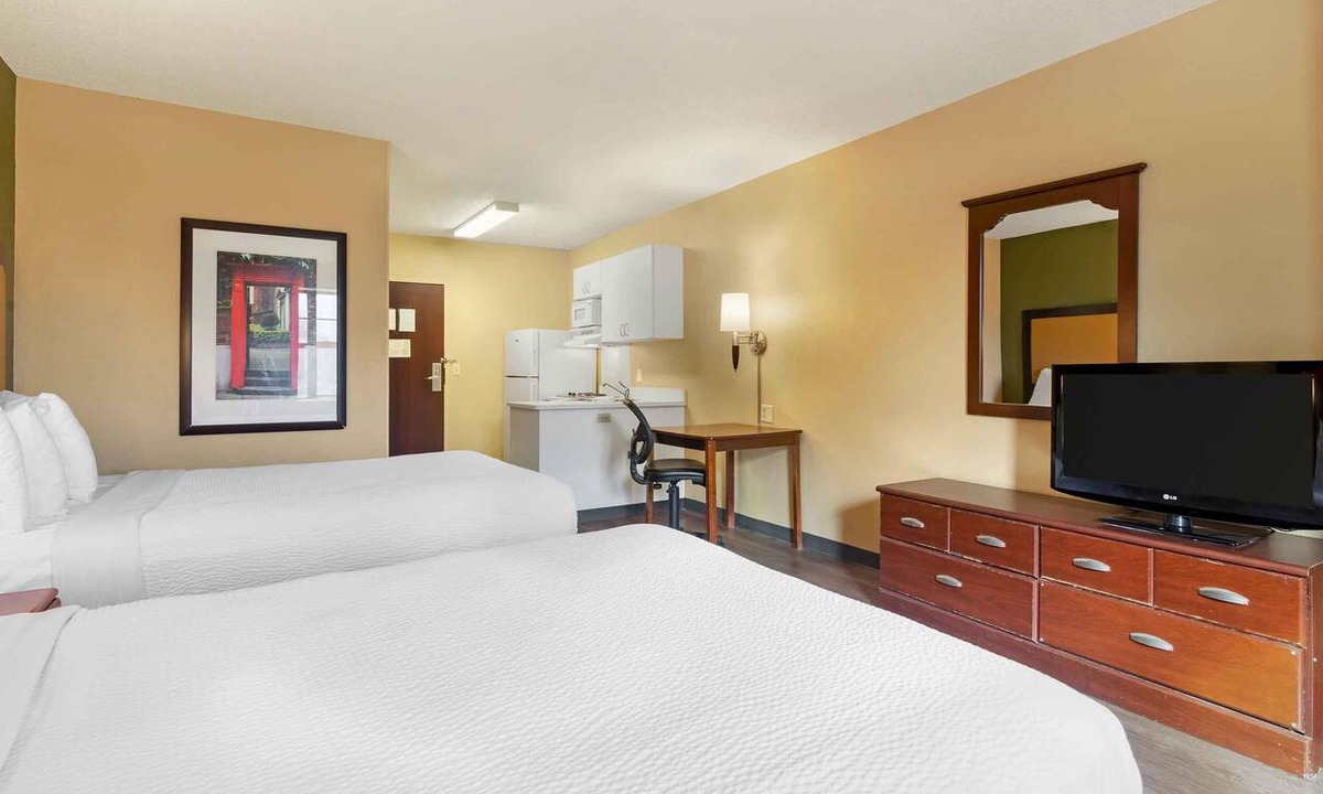 Poplar Place - University Place Hotel | Extended Stay America Suites Savannah Midtown