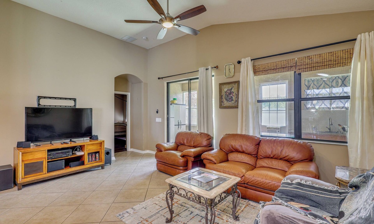 Riverview House | Extended Stay in Tampa Area! Spacious Home w/Yard