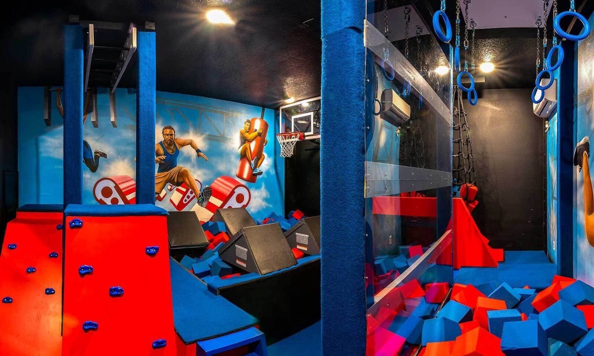 Loughman House | Eye Candy Home w Lollipop BR, Ninja Playroom, Theater, Arcade, Gym, Near Disney