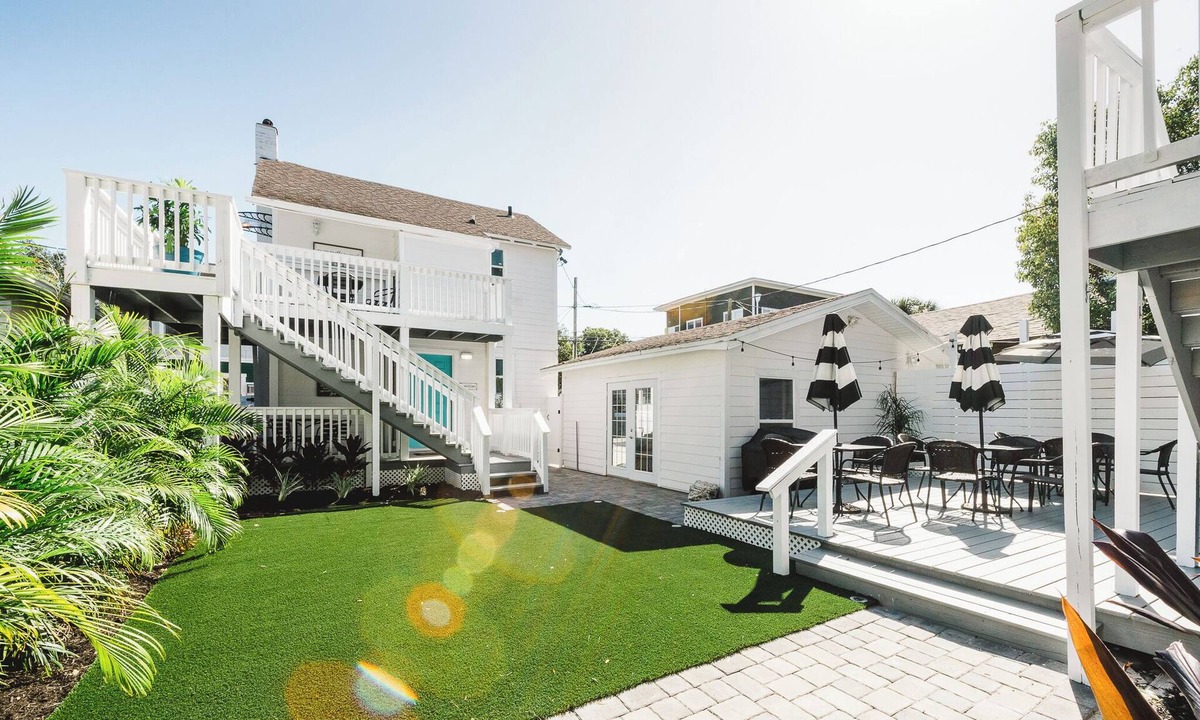 Historic Uptown House | Families and Friends Stay Together in a Historic Uptown Large Bungalow, Downtown
