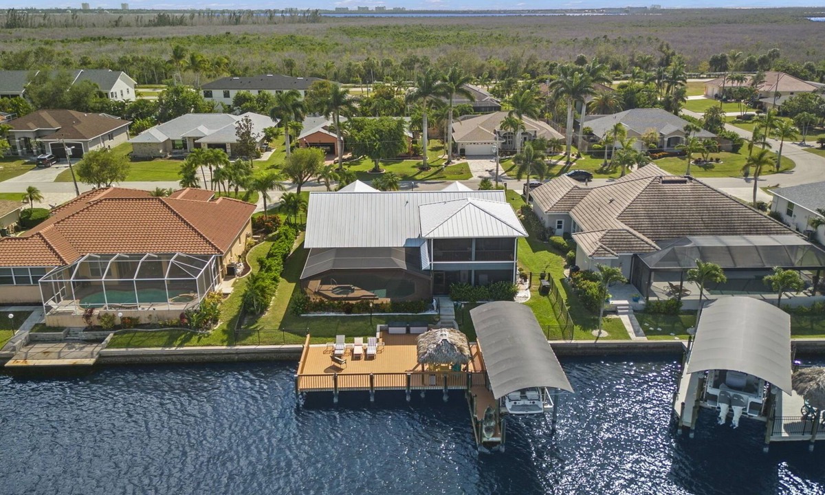 Pelican House | Family-Friendly 6BR 3 Wings, Tiki Deck, Spa, Open Layout, Quick Gulf Access