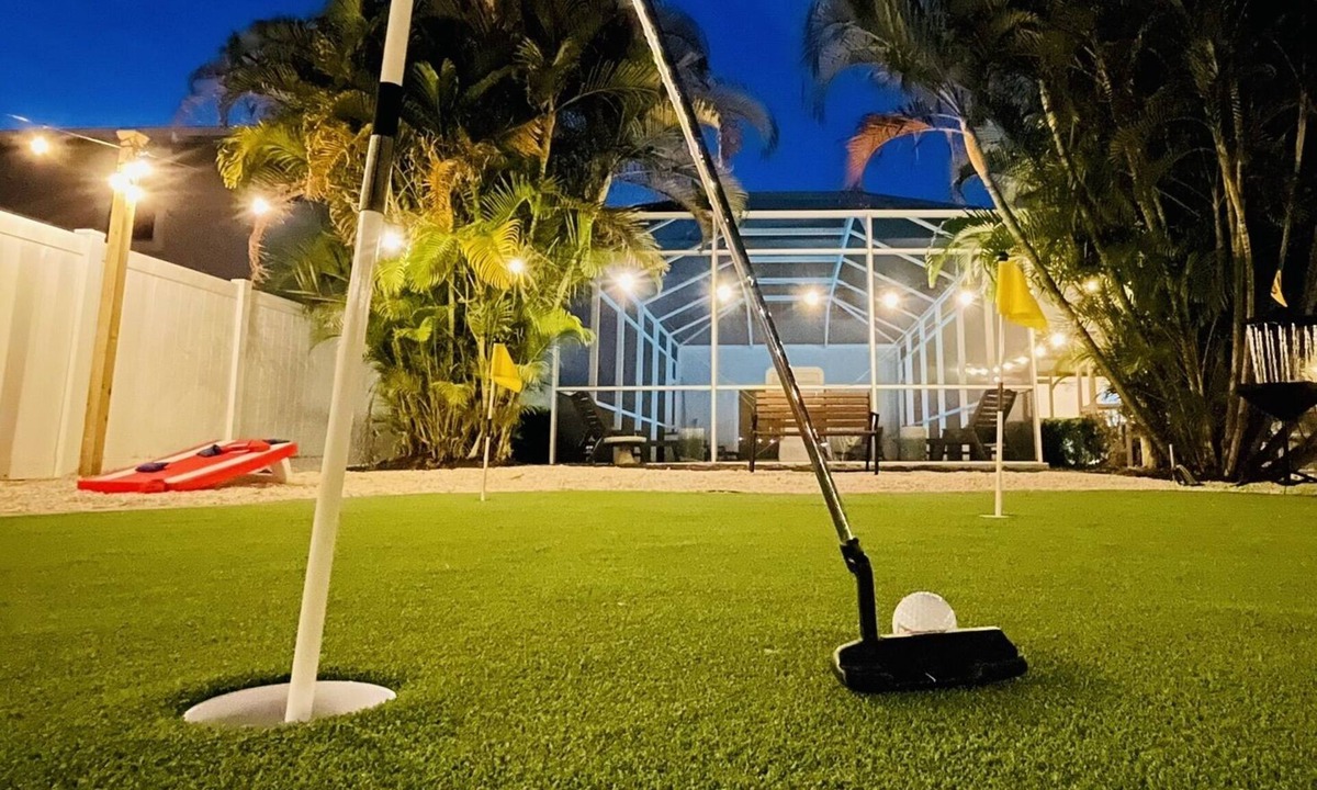 Bradenton House | Family friendly activities for all ages! Pool, Golf, Corn-Hole, Fishing & more!