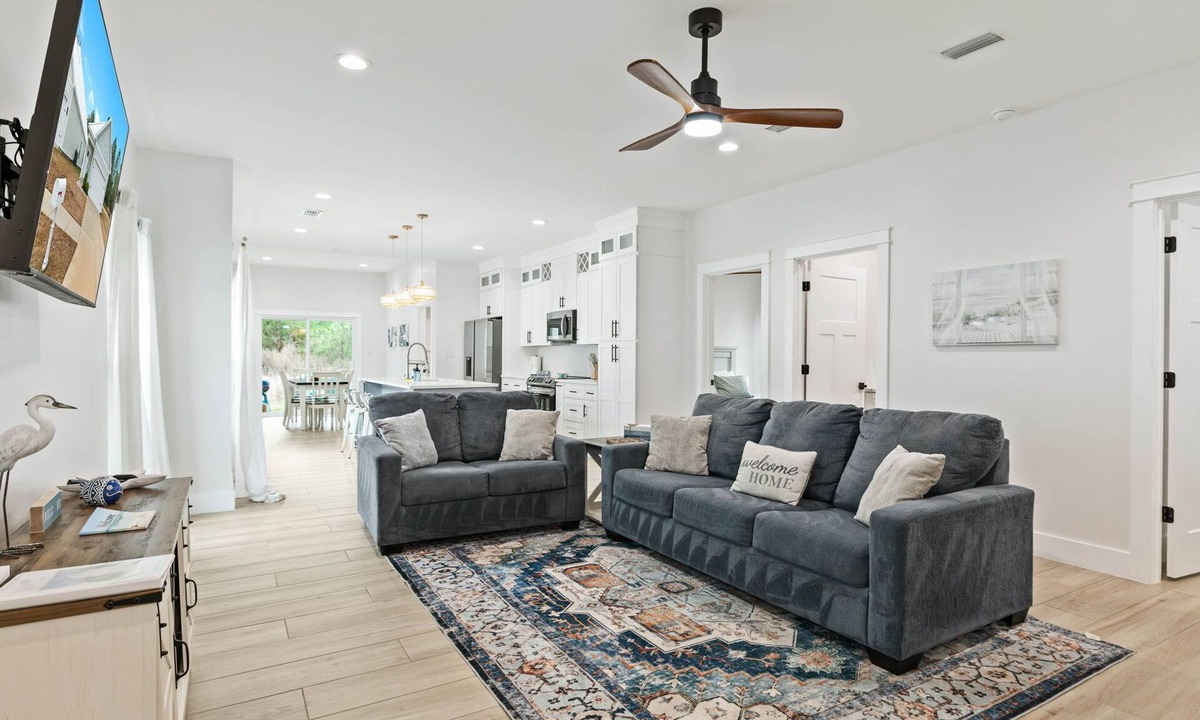 Foley House | Family home near OWA, beaches. King bed, cornhole, fire pit, pet friendly!