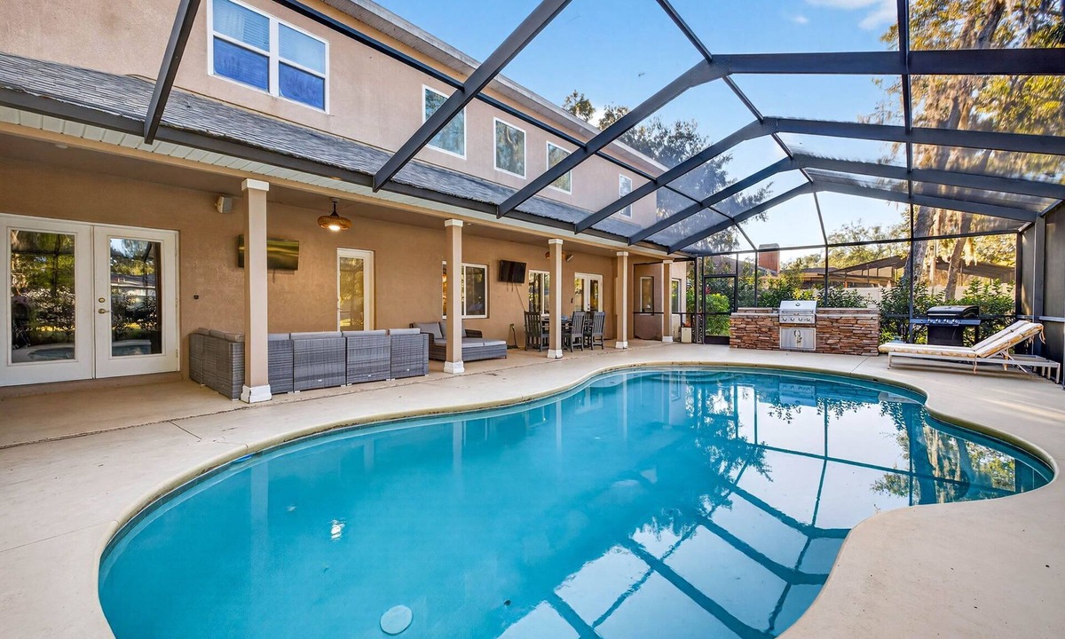 Bloomingdale House | family house 5BR Heated Pool Home in Brandon - Pool Table