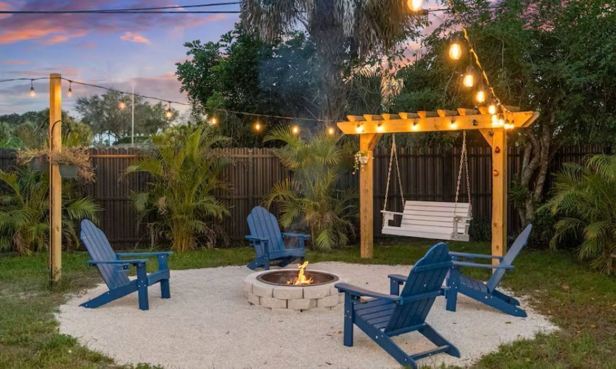 Fort Myers Shores Apartment | Family & Pet Oasis King Bed, Crib & Fire Pit