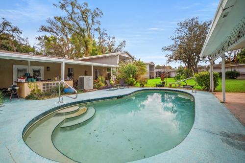 East County Civic Group House | Family Pool Home Sleeps 8