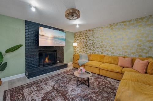 Auburndale House | Family Retreat with Game Room and Fireplace