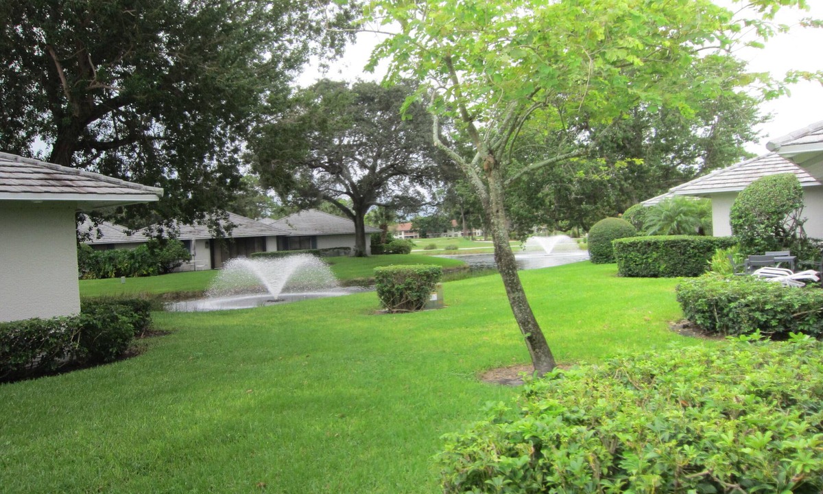 Hunt Club Condo | Fantastic PGA Club Cottage with Relaxing Pond and Fountain Views!