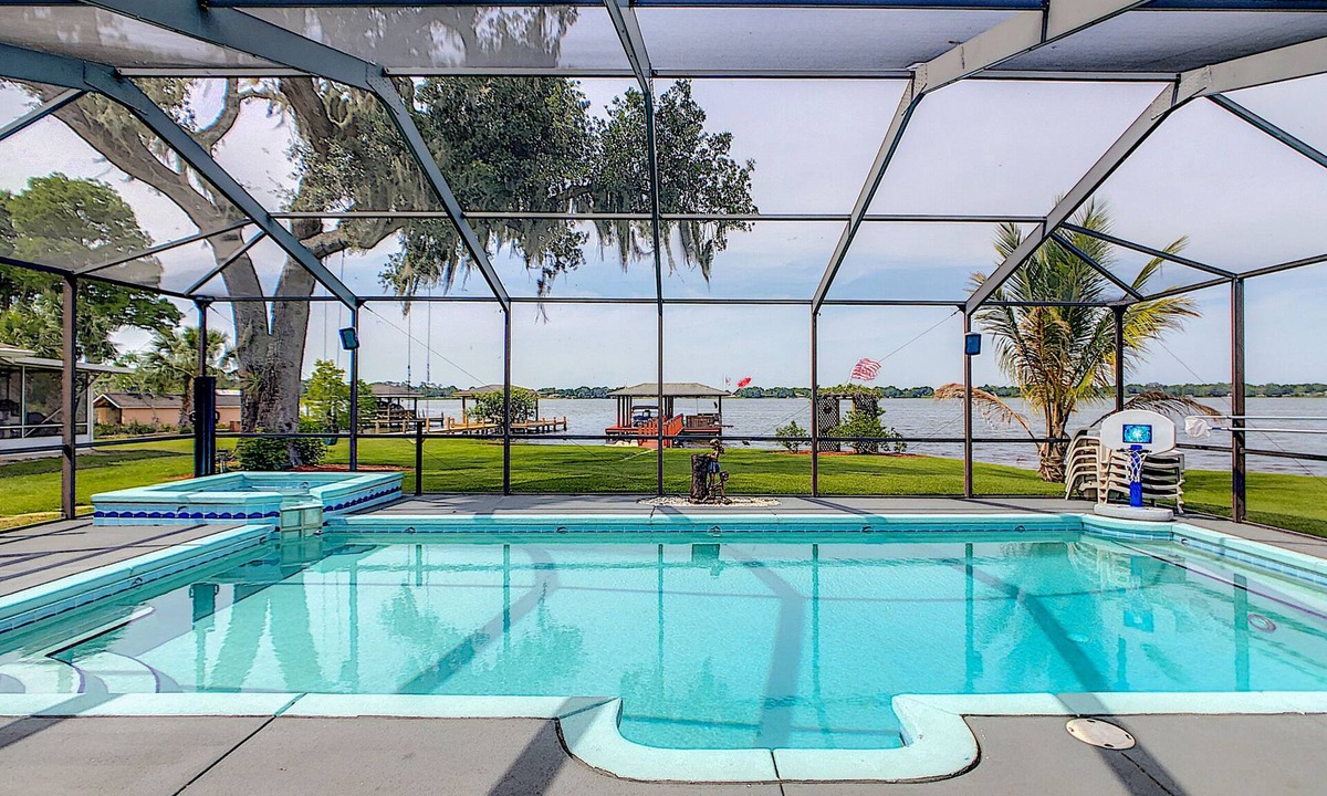 Inwood House | Fantastic Water Front Home on the Chain of Lakes