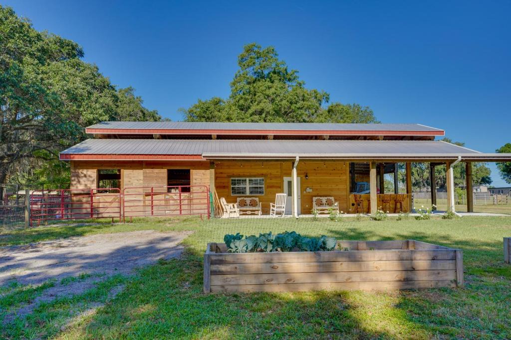 Lakeland Apartment | Farm Stay: Modern Barndominium in Lakeland!