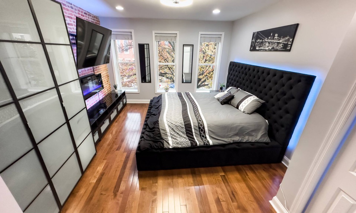 Federal Hill House | Federal Hill Luxury Loft w/Rooftop Deck & Parking!