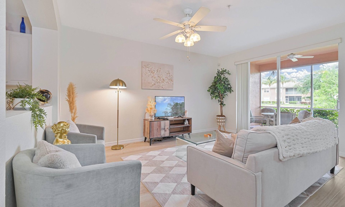 Montara Condo | First Floor Condo with lake view - Golf Available! - 5 Mins to Beaches!