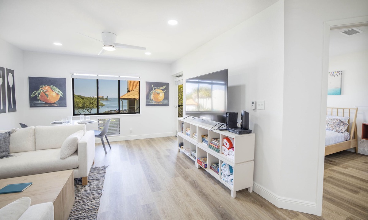 Tierra Verde Condo | Five star Remodel On Bay, Close to Beach, Discount for Monthly stays