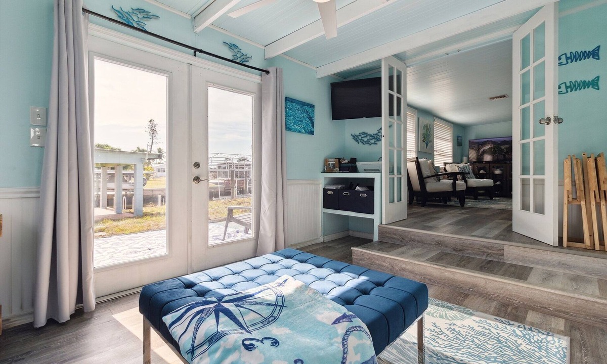 Flamingo Bay Cottage | Flamingo Bay Cottage 3 Bedroom Cottage by RedAwning