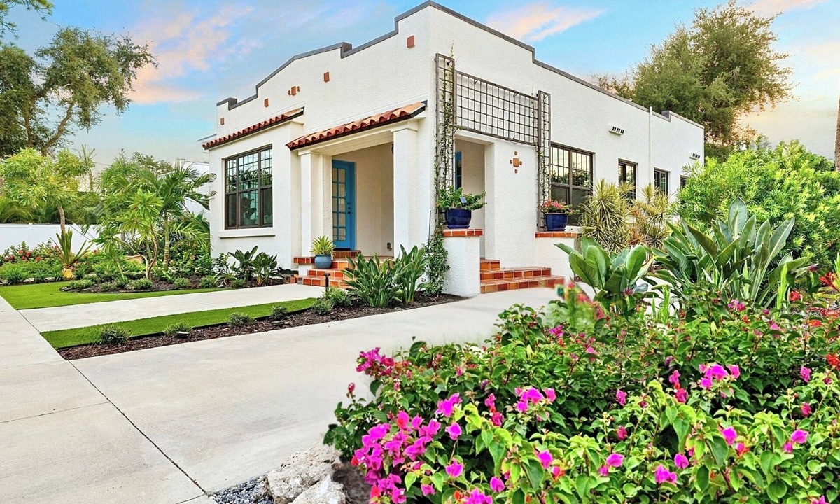 Granada House | FlipFlopsOn III 1/2 Mile to Siesta Key FL’s Gulf Coast Sarasota