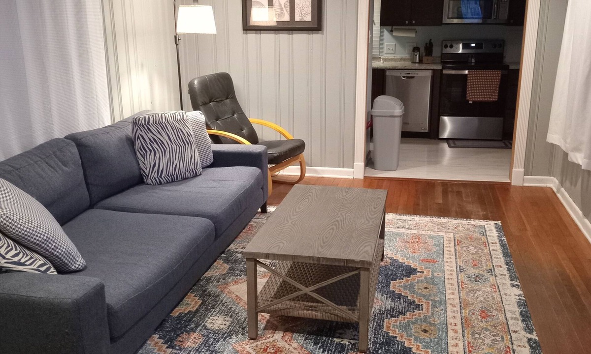 Memphis House | Florida Bungalow 2 Bedroom 1 and 1/2 Bath with Pool