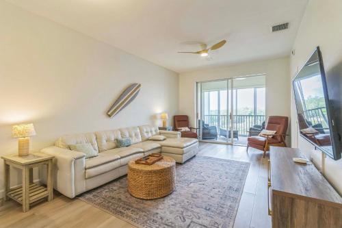 Biggar House | Fort Myers Condo w/Resort Pools - Near Golf!