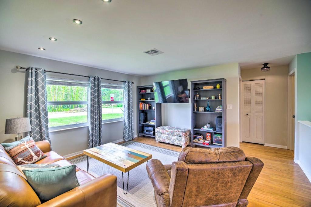 Lakewood Park House | Fort Pierce Retreat with Private Pool and Kayak!