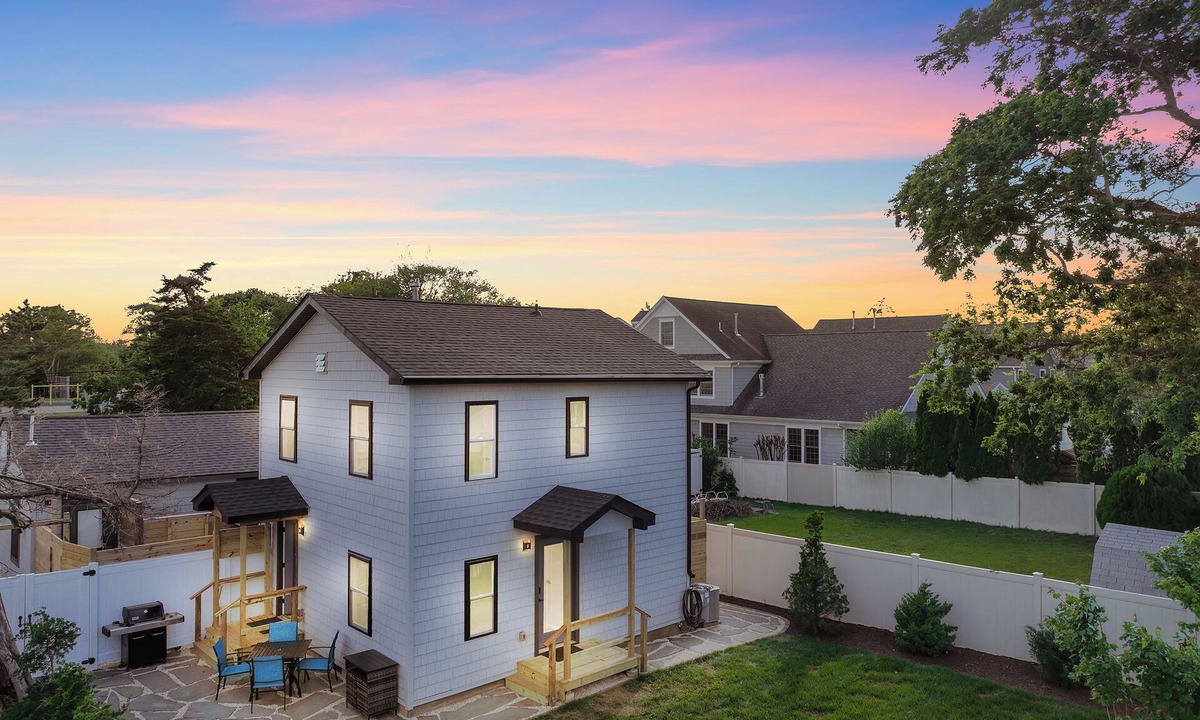 West Cape May House | Freshly Updated Cape May Home w/Private Yard!