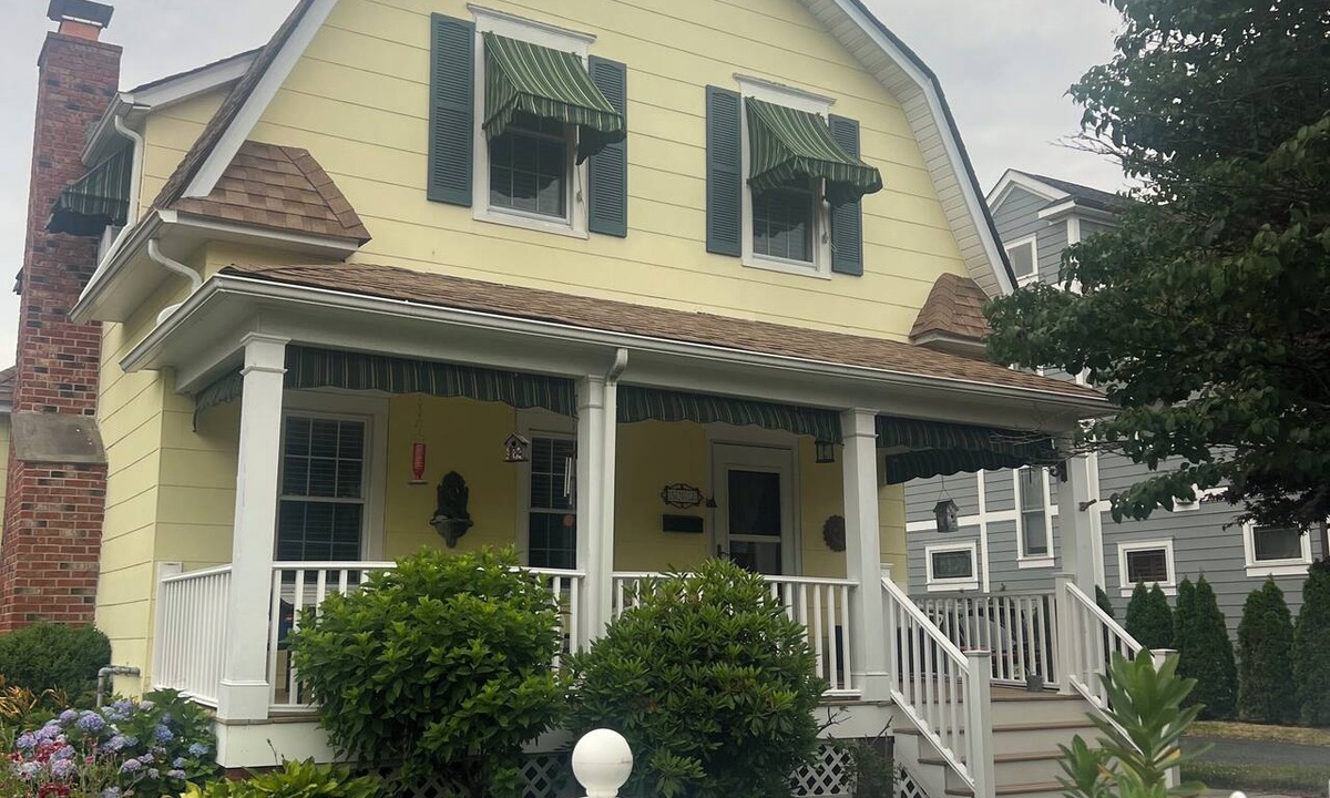 Spring Lake House | Front Porch Delight - Family home, close to downtown, park and beach.