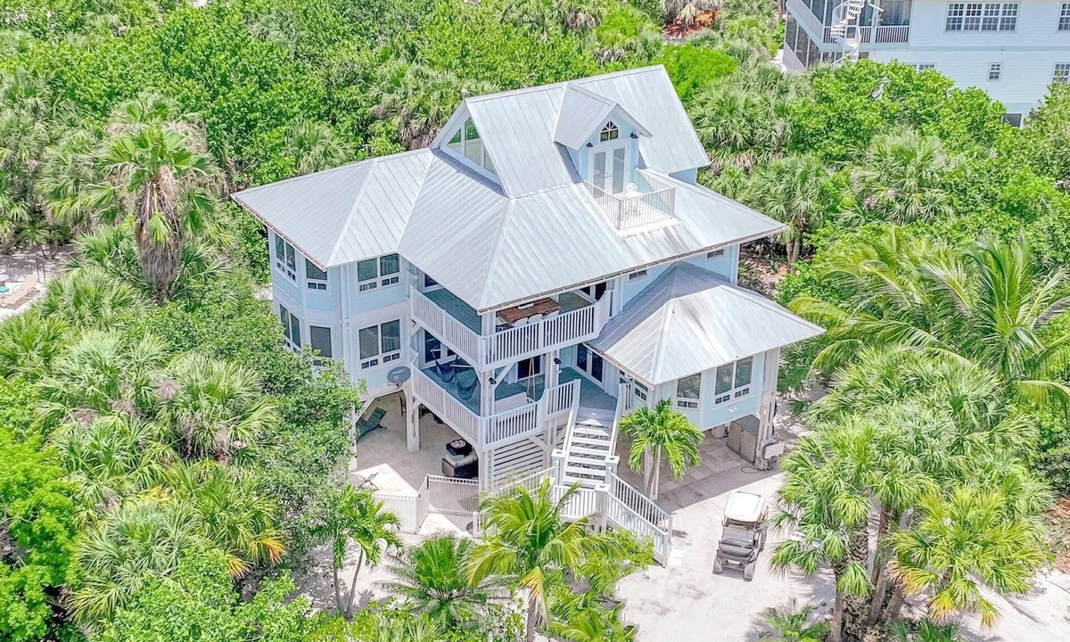 North Captiva House | Fully renovated Luxury House pool! HUGE 5 BD 5 BA 9 bed! Sleeps 16! 2 golf carts