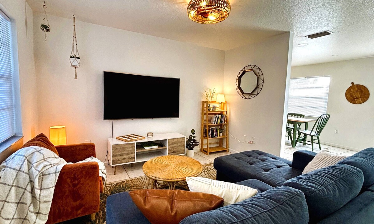 Melbourne House | Furnished 2BR/2BA Home w/Fenced Yard Near L3Harris, Hospital, & Beach